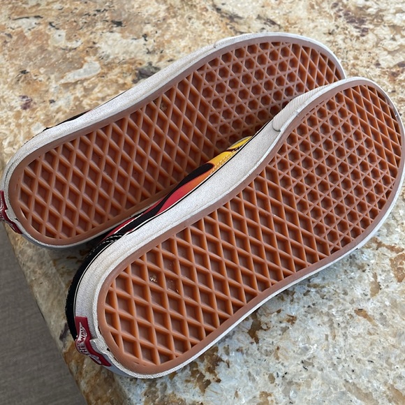 Vans Off The Wall men’s size 8/women 9.5 Flaming Samurai Sneakers 508731 - Picture 2 of 3